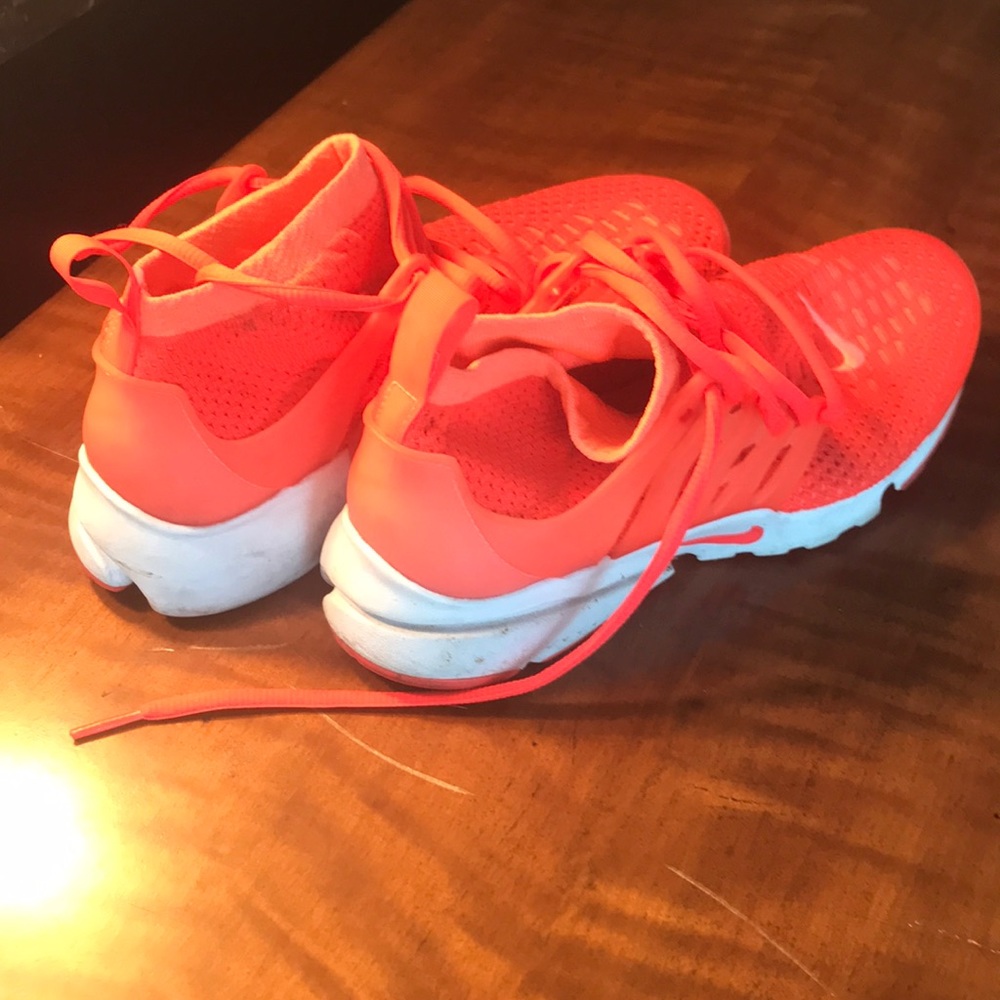NIKE - Picture 3 of 4